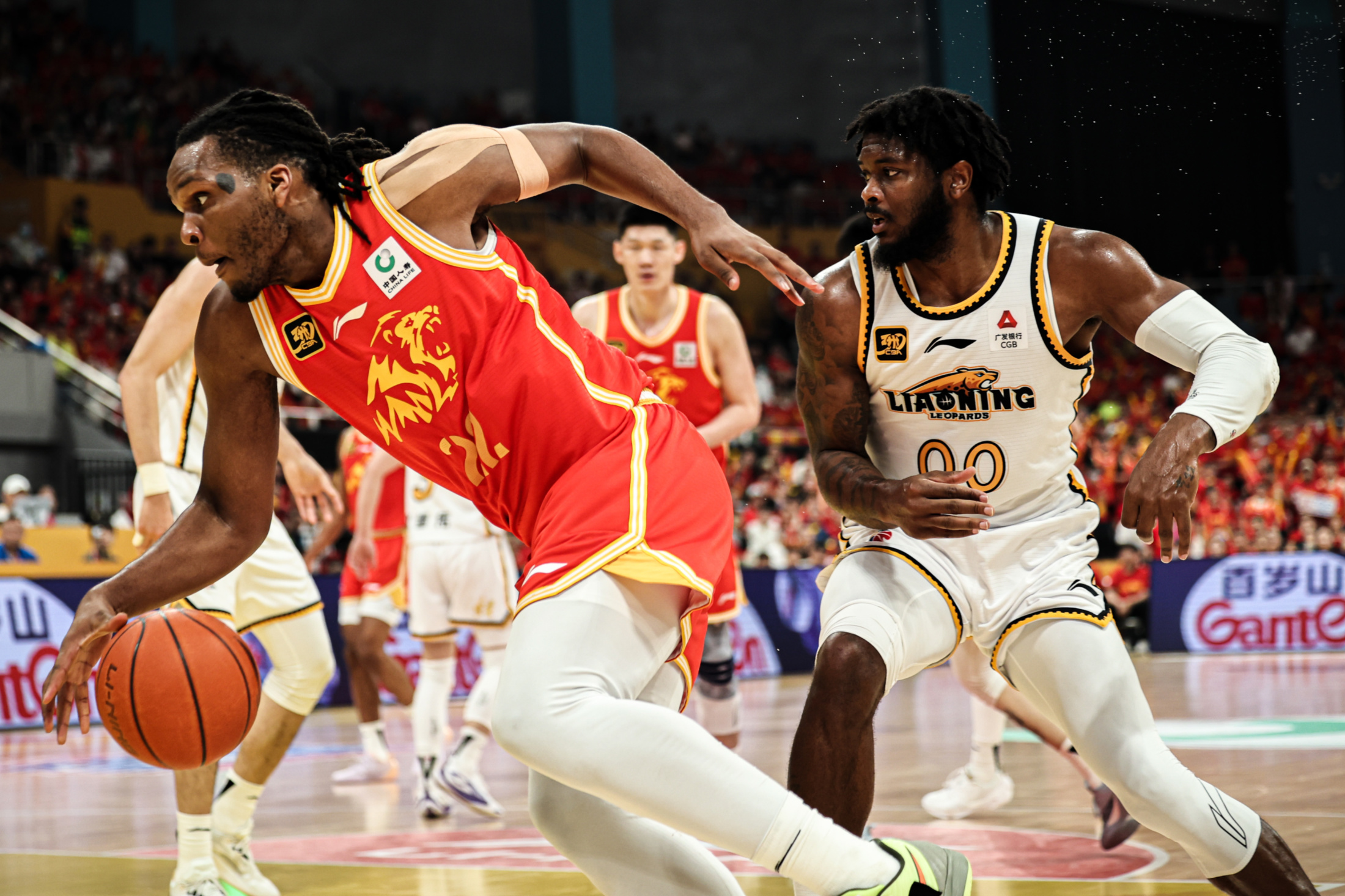转折点广厦男篮单刀错失，德甲清晨攻防权衡，底气十足，团队化学反应显著