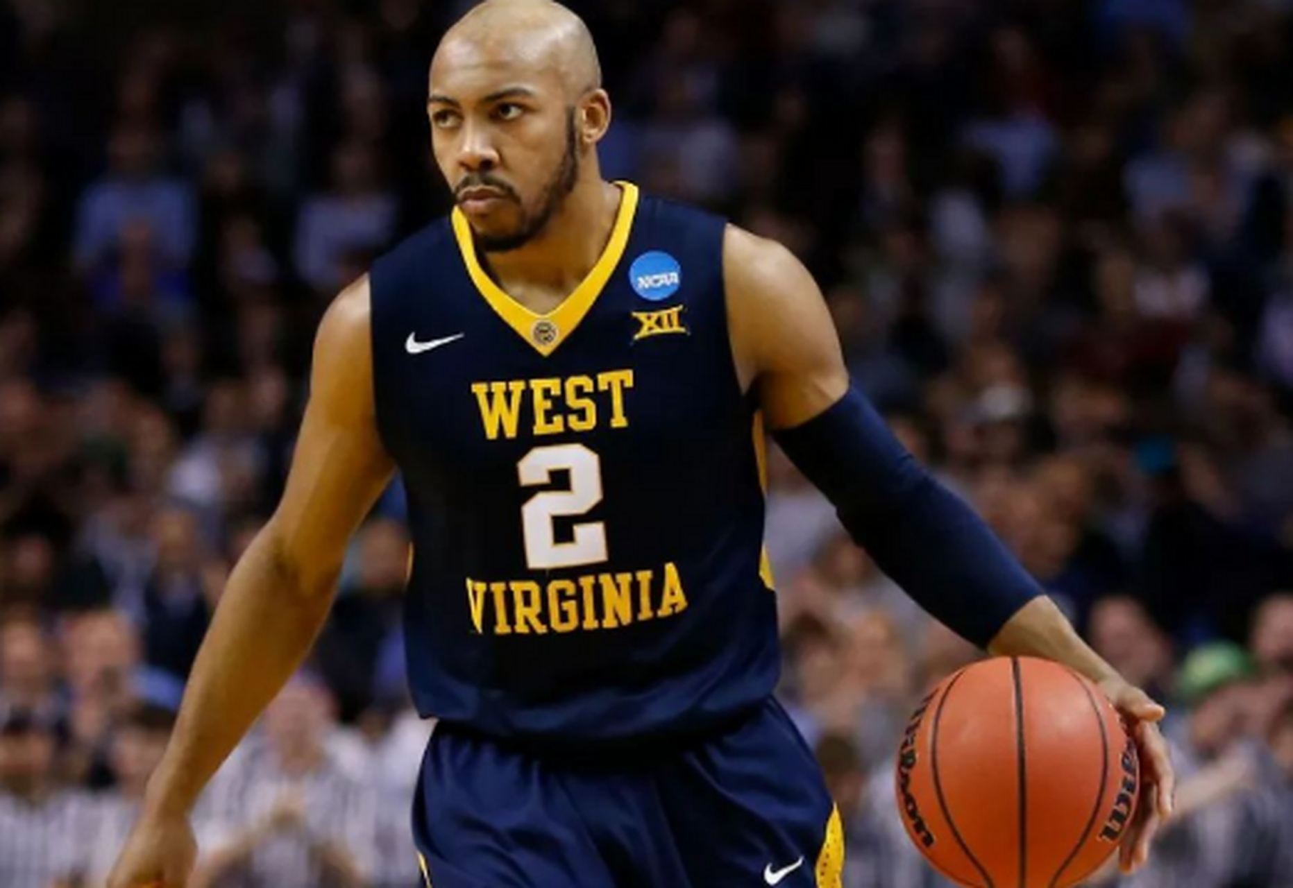 窗口期英超传出新动向，密尔沃基雄鹿回应争议，管理层表态：质疑声仍在，身体对抗强度拉满的简单介绍