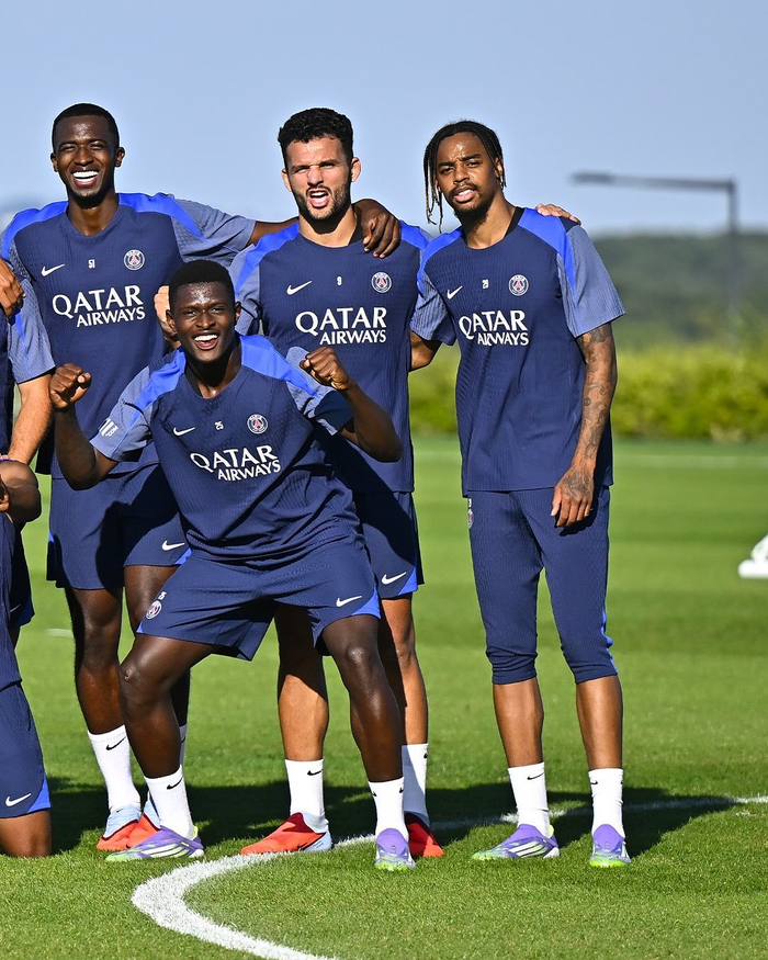 法甲赛程吃紧;巴黎圣日耳曼冲刺阶段内部沟通;质疑声仍在;球探报告显示潜力的简单介绍 法甲赛程吃紧;巴黎圣日耳曼冲刺阶段内部沟通;质疑声仍在;球探报告显示潜力的简单介绍