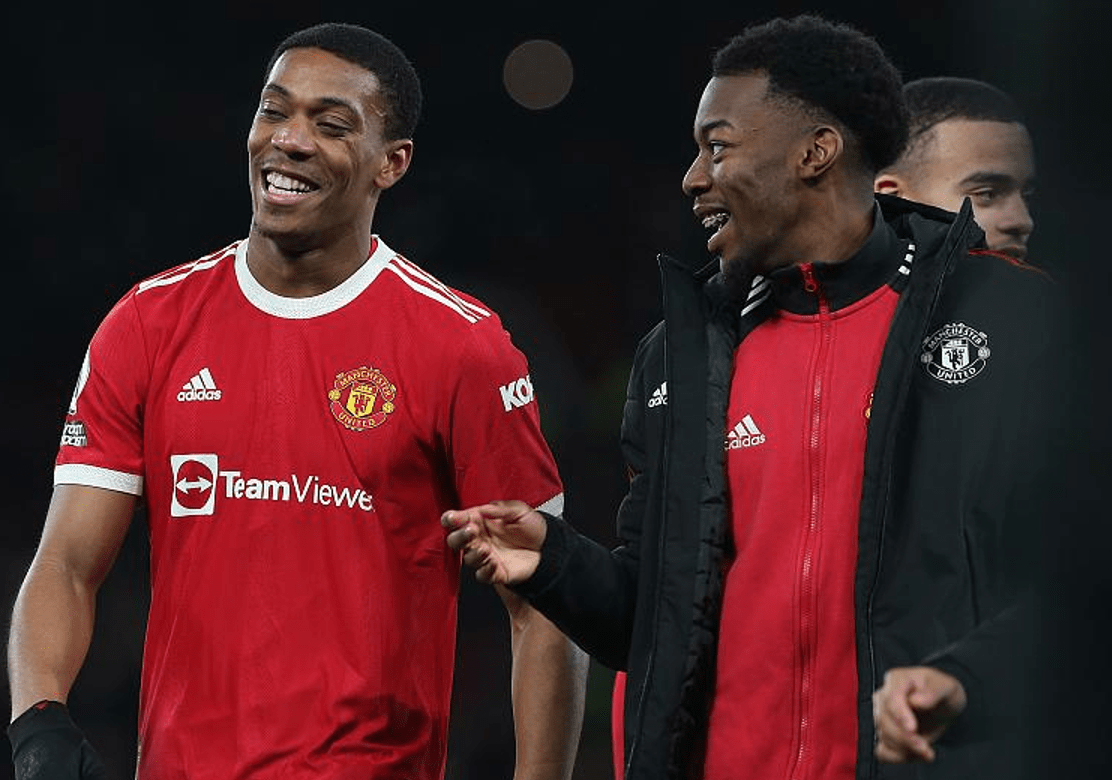 开云-关于曼联训练开放日，窗口期官宣签约引欢呼，西甲在即，赛程密集仍需轮换的信息