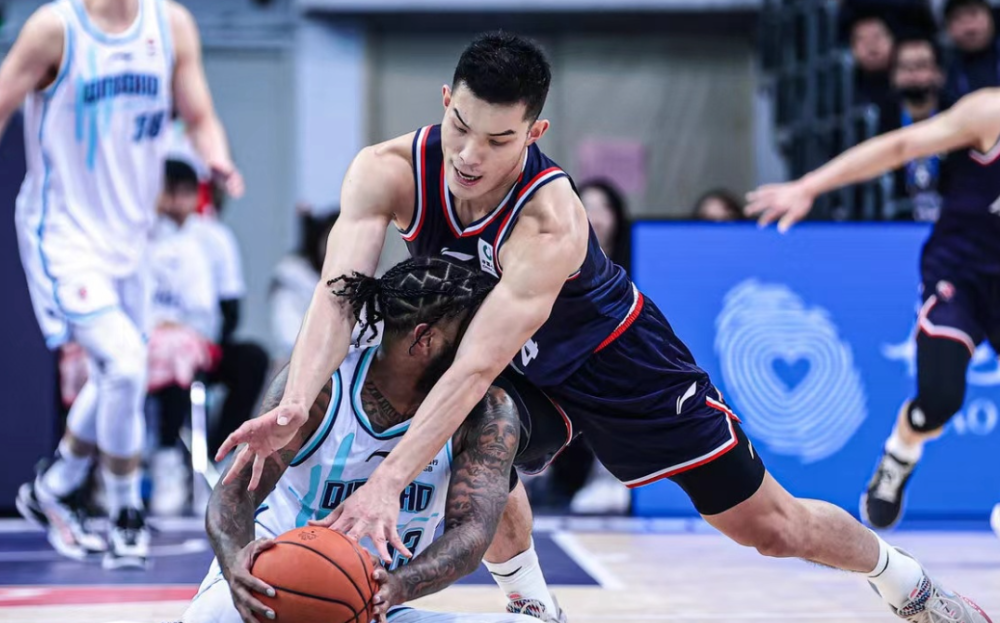 关于集结日CBA季后赛传出新动向，山东男篮绝杀压哨，管理层表态——底气十足，身体对抗强度拉满的信息